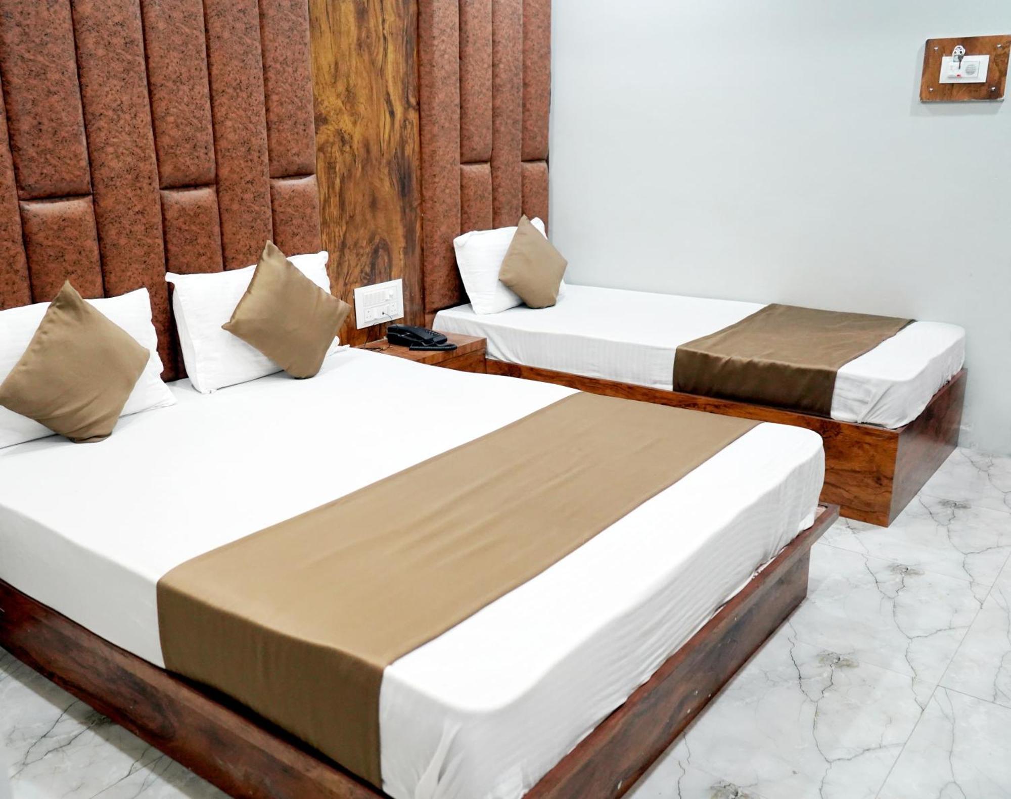 Hotel Pr Villa Gandhinagar Ngoại thất bức ảnh